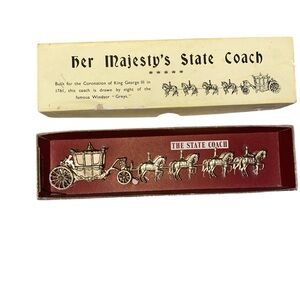 Vintage Her majesty stage coach London England king George 111 collectible